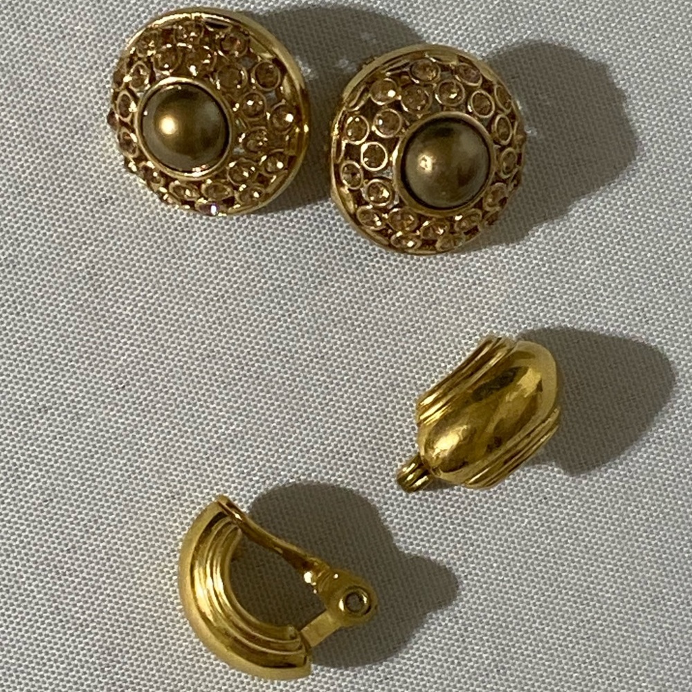Vintage Monet clip on earrings